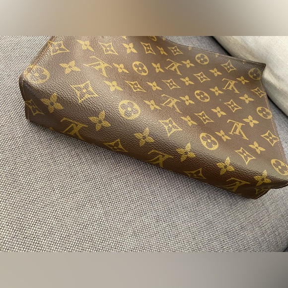 Louis Vuitton Toiletry - Picture 11 of 14